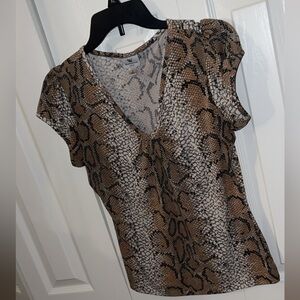 Worthington Size SM Deep V-Neck Snake Print Shirt.